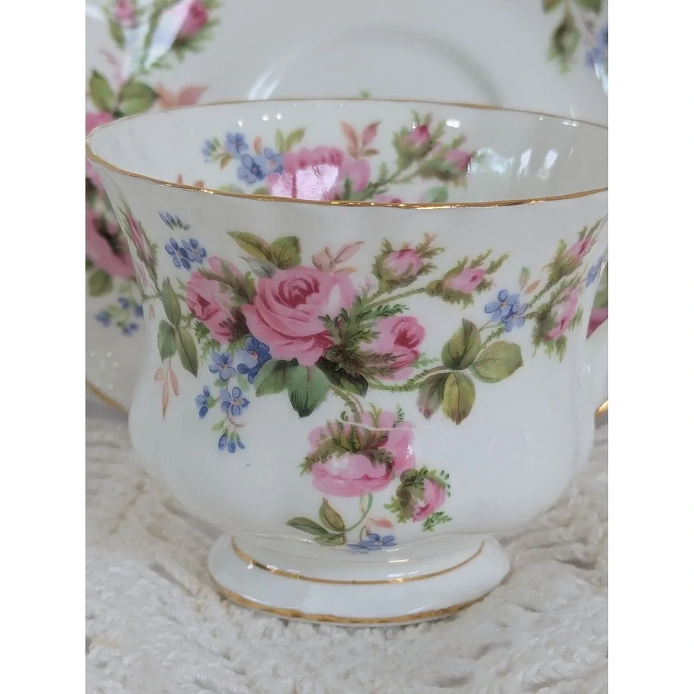 Royal Albert Moss Rose Tea Cup and Saucer Set Bone China England Pink Floral